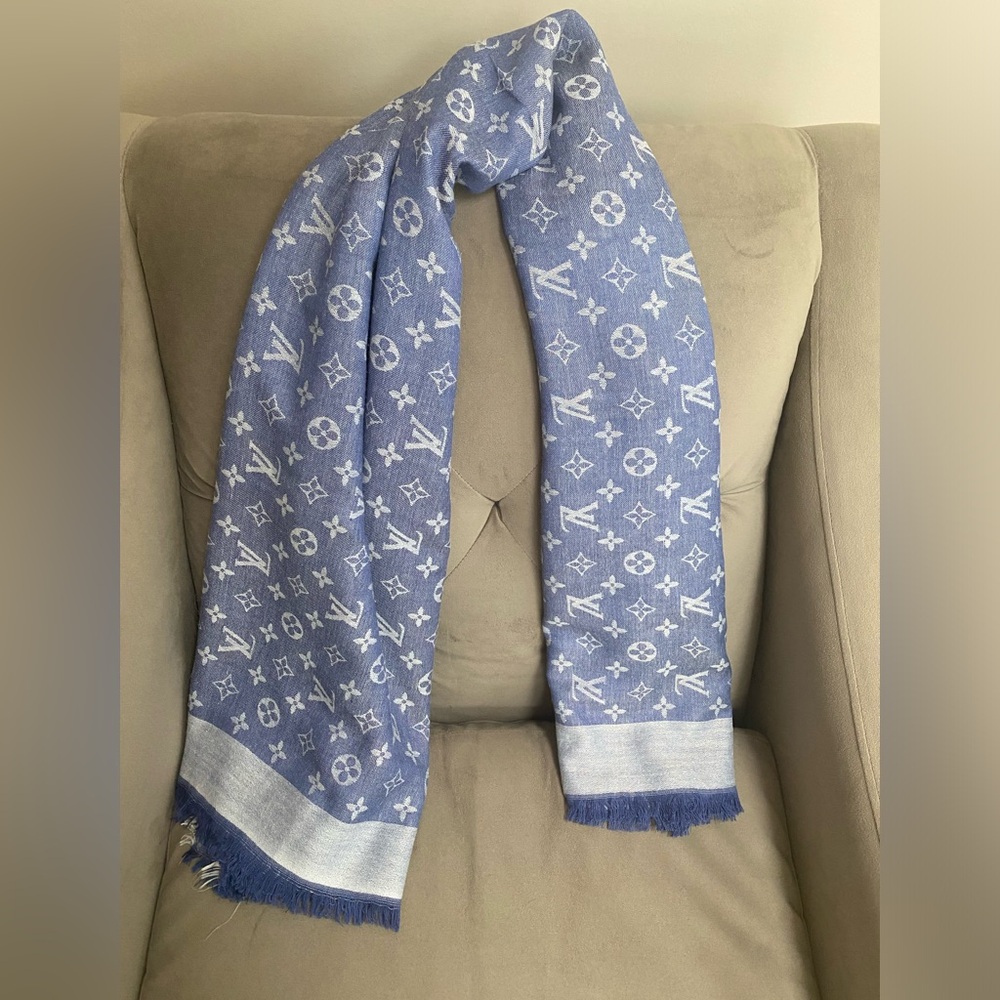 Louis Vuitton scarf